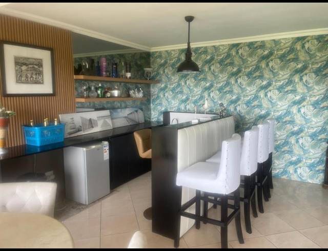 6 BEDROOM HOUSE FOR SALE IN SALT ROCK